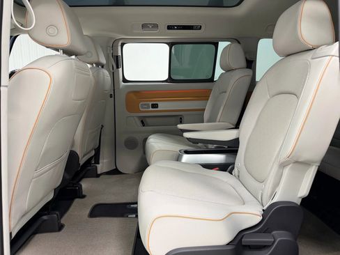 Used 2025 Volkswagen ID. Buzz 1st Edition image 18