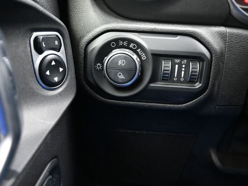 Used 2020 Jeep Gladiator Overland AWD/4WD image 17