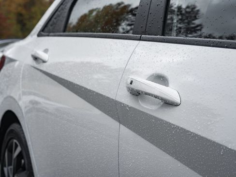 Certified 2025 Hyundai Elantra Sport image 12