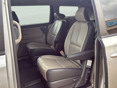 Used 2017 Kia Sedona LX w/ LX Essentials Premium Package FWD image 21
