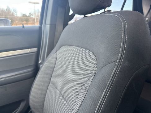 Used 2019 Ford Explorer XLT AWD/4WD image 38
