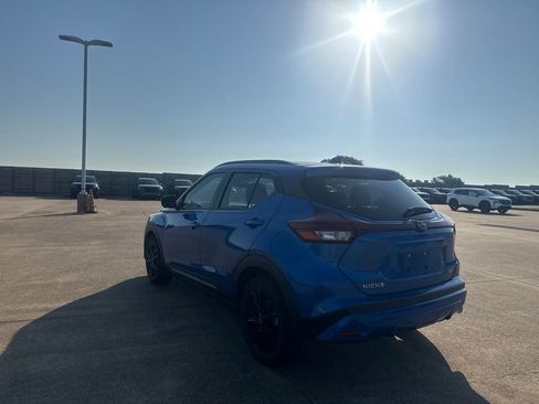 Used 2023 Nissan Kicks SR w/ SR Premium Package FWD image 13