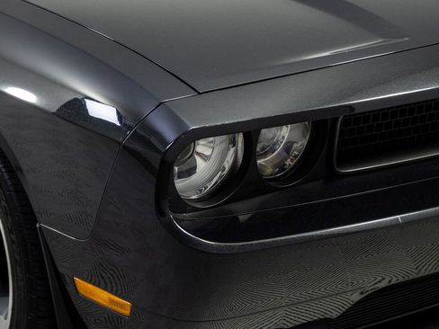 Used 2014 Dodge Challenger R/T RWD image 28