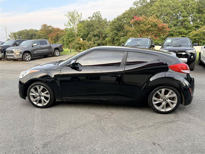 Used 2016 Hyundai Veloster FWD image 7
