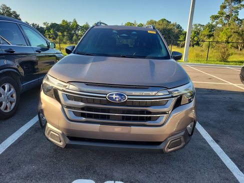 Used 2025 Subaru Forester Limited AWD/4WD image 3
