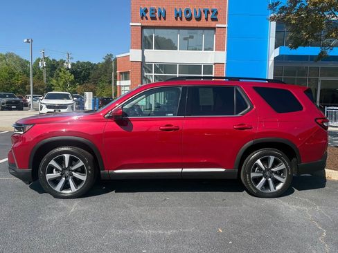 Used 2024 Honda Pilot Touring image 2