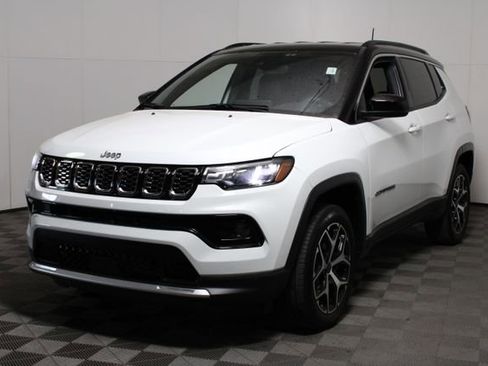 Used 2025 Jeep Compass Limited image 3