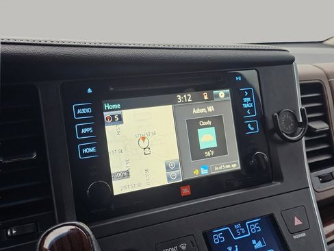 Used 2017 Toyota Sienna Limited Premium image 7