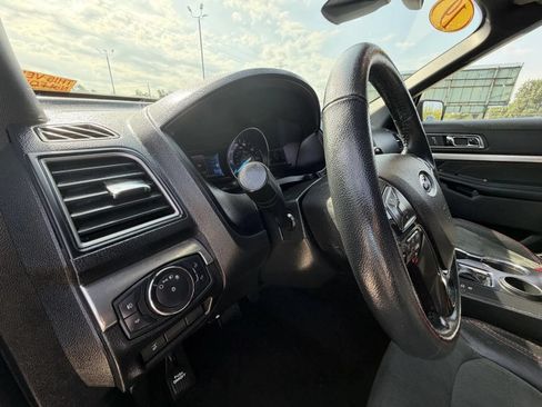 Used 2019 Ford Explorer XLT w/ Equipment Group 202A FWD image 11