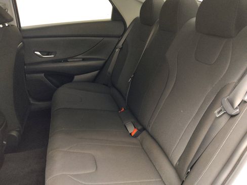 Used 2025 Hyundai Elantra SE FWD image 18