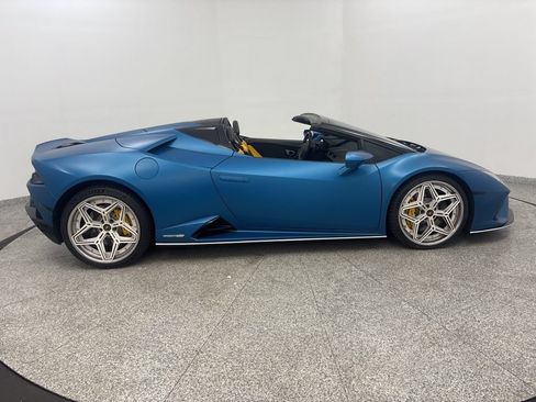 Used 2020 Lamborghini Huracan EVO RWD image 16