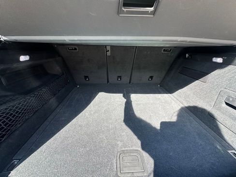 Used 2022 Porsche Cayenne Platinum Edition image 39