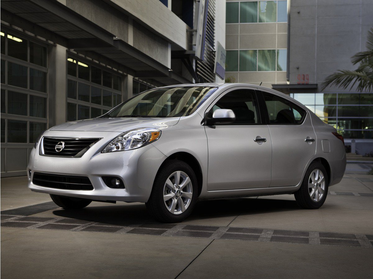 Used 2014 Nissan Versa SV FWD image 1