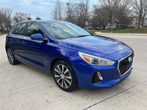 Used 2019 Hyundai Elantra GT image 1