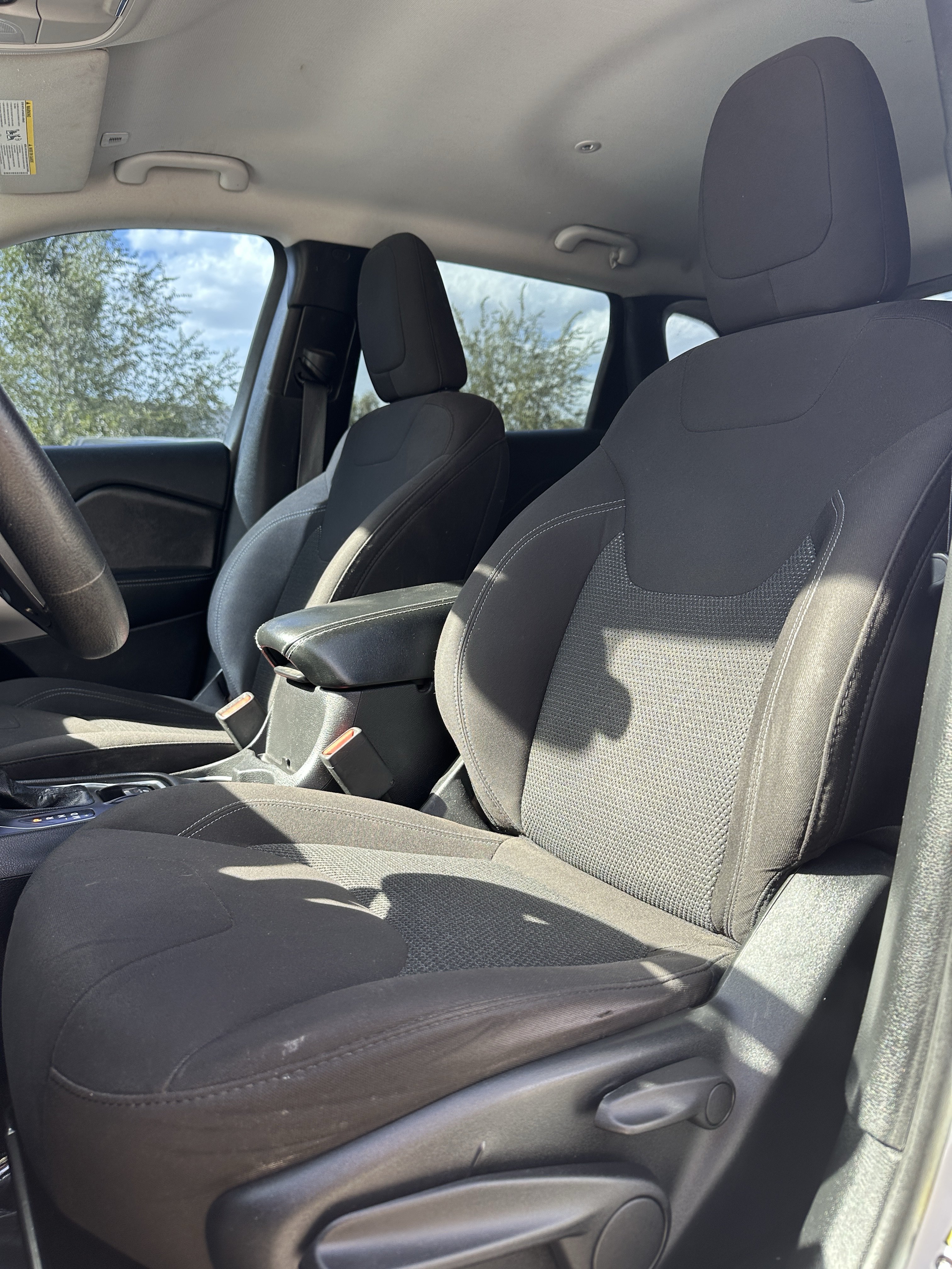 Used 2019 Jeep Cherokee Latitude w/ Popular Appearance Group FWD image 13