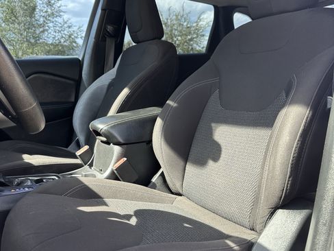 Used 2019 Jeep Cherokee Latitude w/ Popular Appearance Group FWD image 13