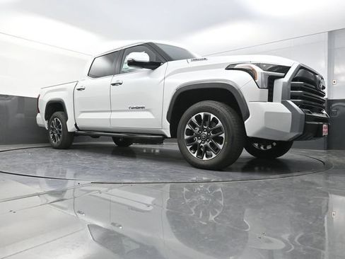 Used 2025 Toyota Tundra Limited AWD/4WD image 20