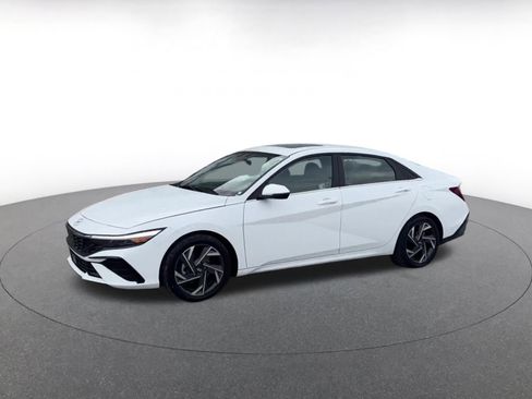 Used 2025 Hyundai Elantra Limited image 8