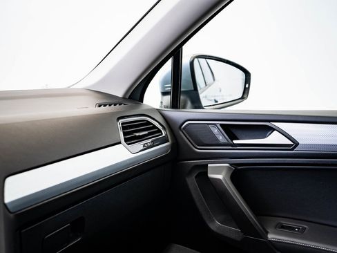 Used 2022 Volkswagen Tiguan S image 31
