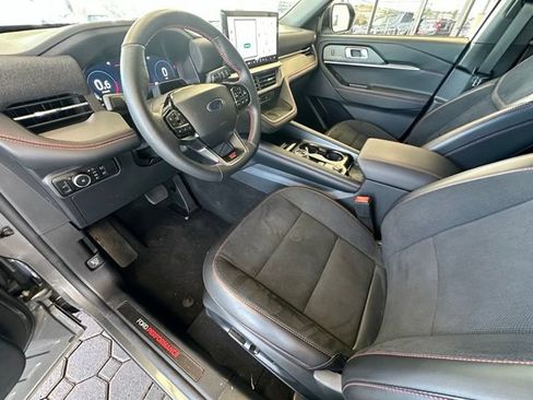 Used 2025 Ford Explorer ST AWD/4WD image 17