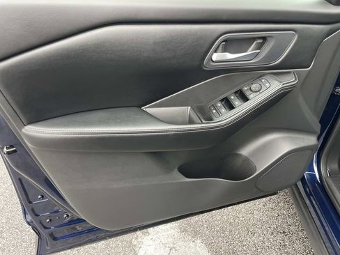 Certified 2025 Nissan Rogue SV image 15