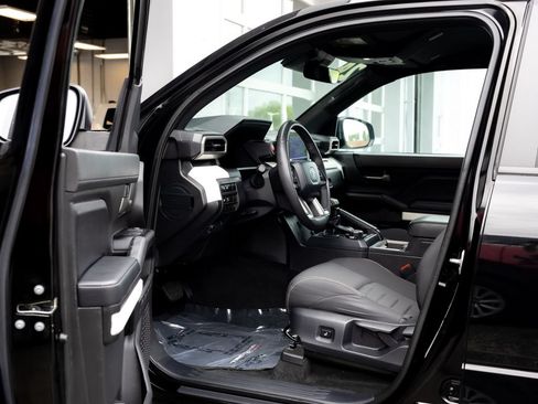 Used 2024 Toyota Tacoma TRD Off-Road AWD/4WD image 32