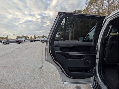 Certified 2021 Ford Expedition XLT image 25