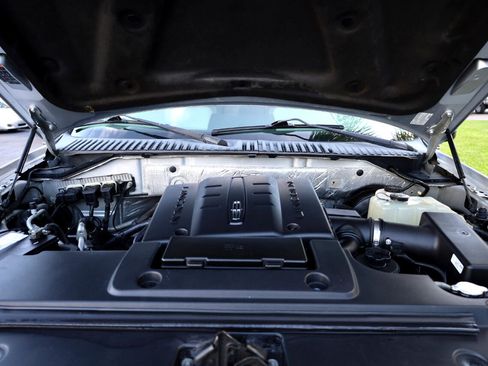 Used 2014 Lincoln Navigator 2WD image 16