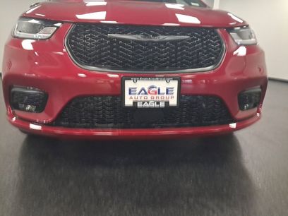 New 2026 Chrysler Pacifica Limited w/ S Appearance Package