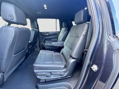 Used 2023 Chevrolet Suburban LT w/ Luxury Package RWD image 26