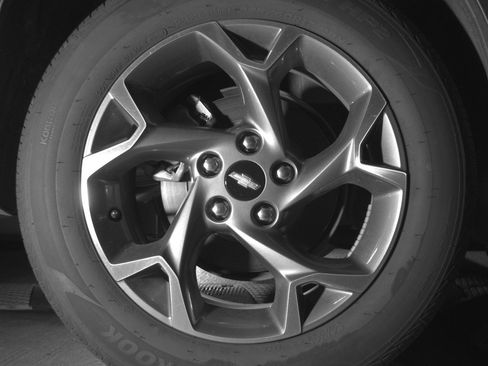 Used 2025 Chevrolet Trax LT FWD image 15