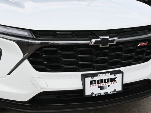 Used 2025 Chevrolet Trax RS w/ Driver Confidence Package image 24