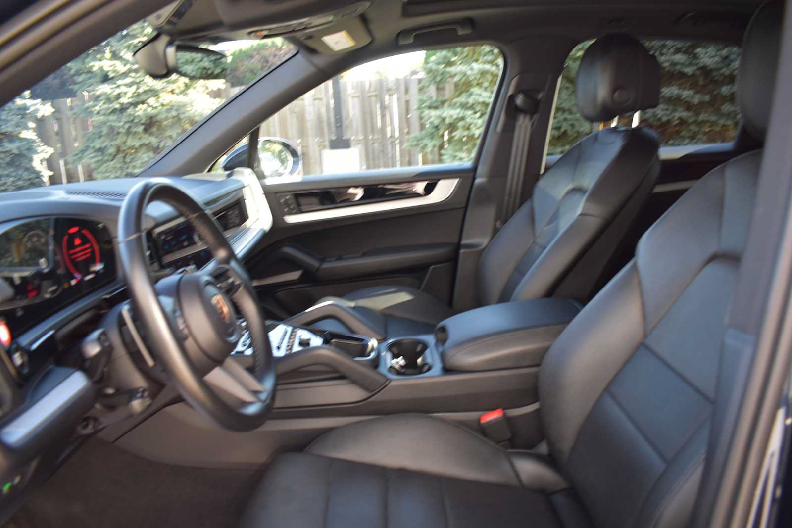 Used 2024 Porsche Cayenne AWD/4WD image 8