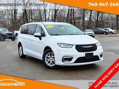 Used 2023 Chrysler Pacifica Touring-L