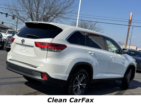 Used 2019 Toyota Highlander LE image 3
