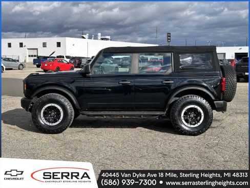 Used 2022 Ford Bronco Base image 2