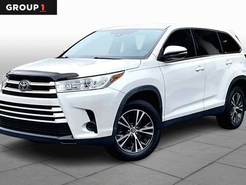 Used 2019 Toyota Highlander LE image 1