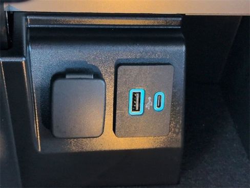 Certified 2023 Ford Explorer XLT w/ Equipment Group 202A image 22