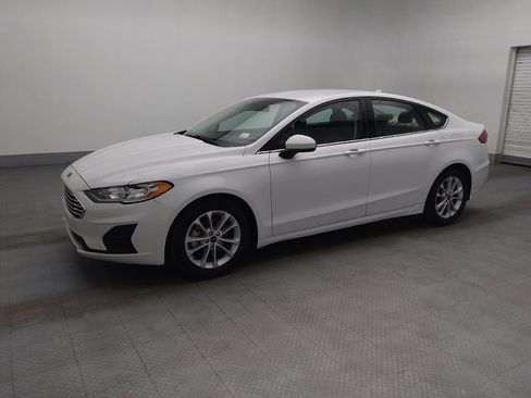 Used 2020 Ford Fusion SE FWD image 2
