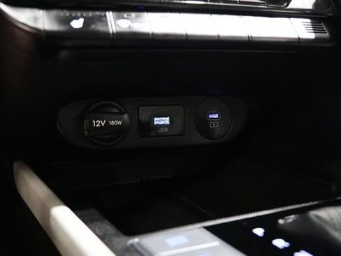 Used 2024 Hyundai Elantra Limited FWD image 28