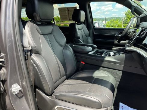 Used 2022 Jeep Wagoneer Series II w/ Premium Group I AWD/4WD image 31
