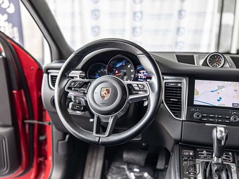 Used 2018 Porsche Macan AWD/4WD image 36