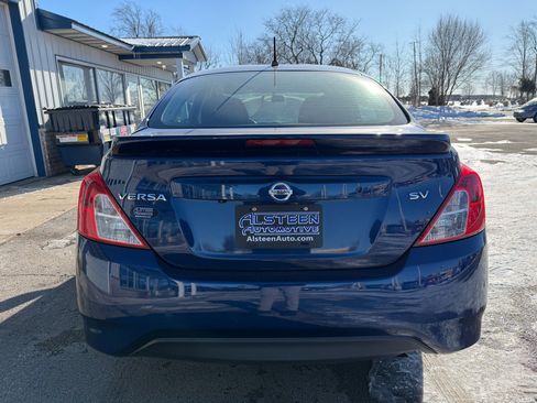 Used 2019 Nissan Versa SV image 4
