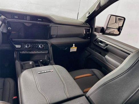 New 2026 GMC Sierra 3500 AT4 w/ AT4 Premium Plus Package AWD/4WD image 18