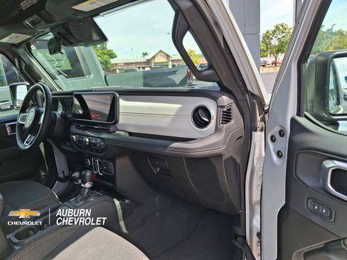 Used 2024 Jeep Wrangler Unlimited Sahara AWD/4WD image 14