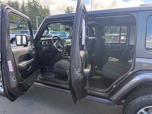 Used 2020 Jeep Wrangler Unlimited Sahara image 16