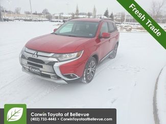 Used 2016 Mitsubishi Outlander SE video 2