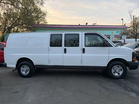 Used 2016 Chevrolet Express 3500 Extended RWD image 8