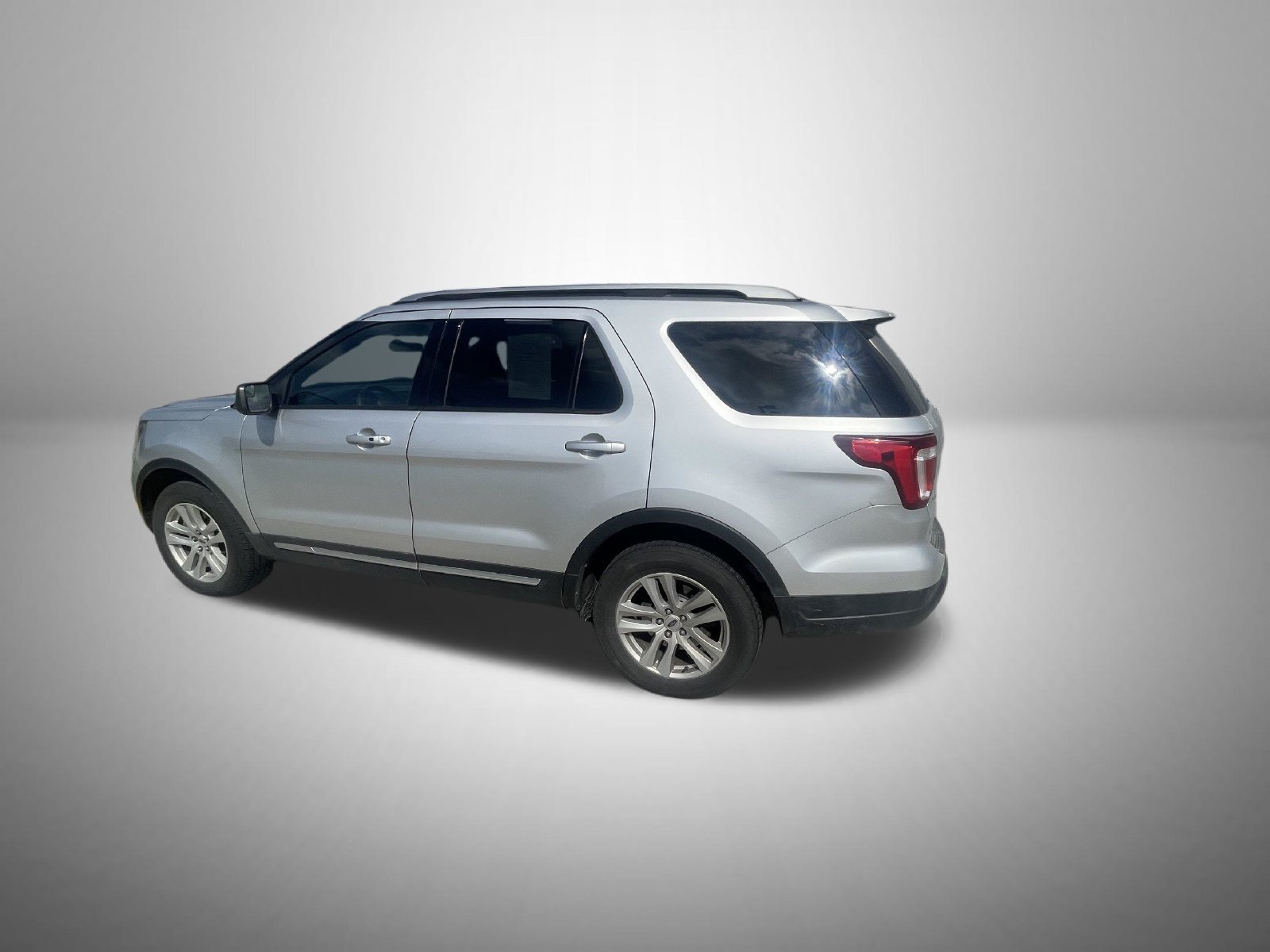 Used 2019 Ford Explorer XLT AWD/4WD image 6
