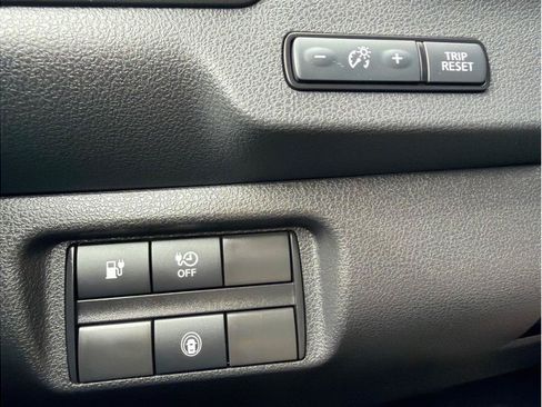 Used 2025 Nissan Leaf S FWD image 25